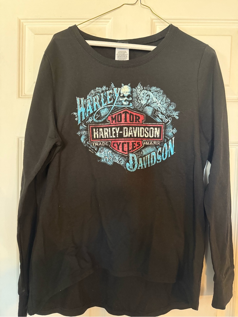 Harley-Davidson Black, women’s  Long-Sleeve Graphic light sweatshirt.